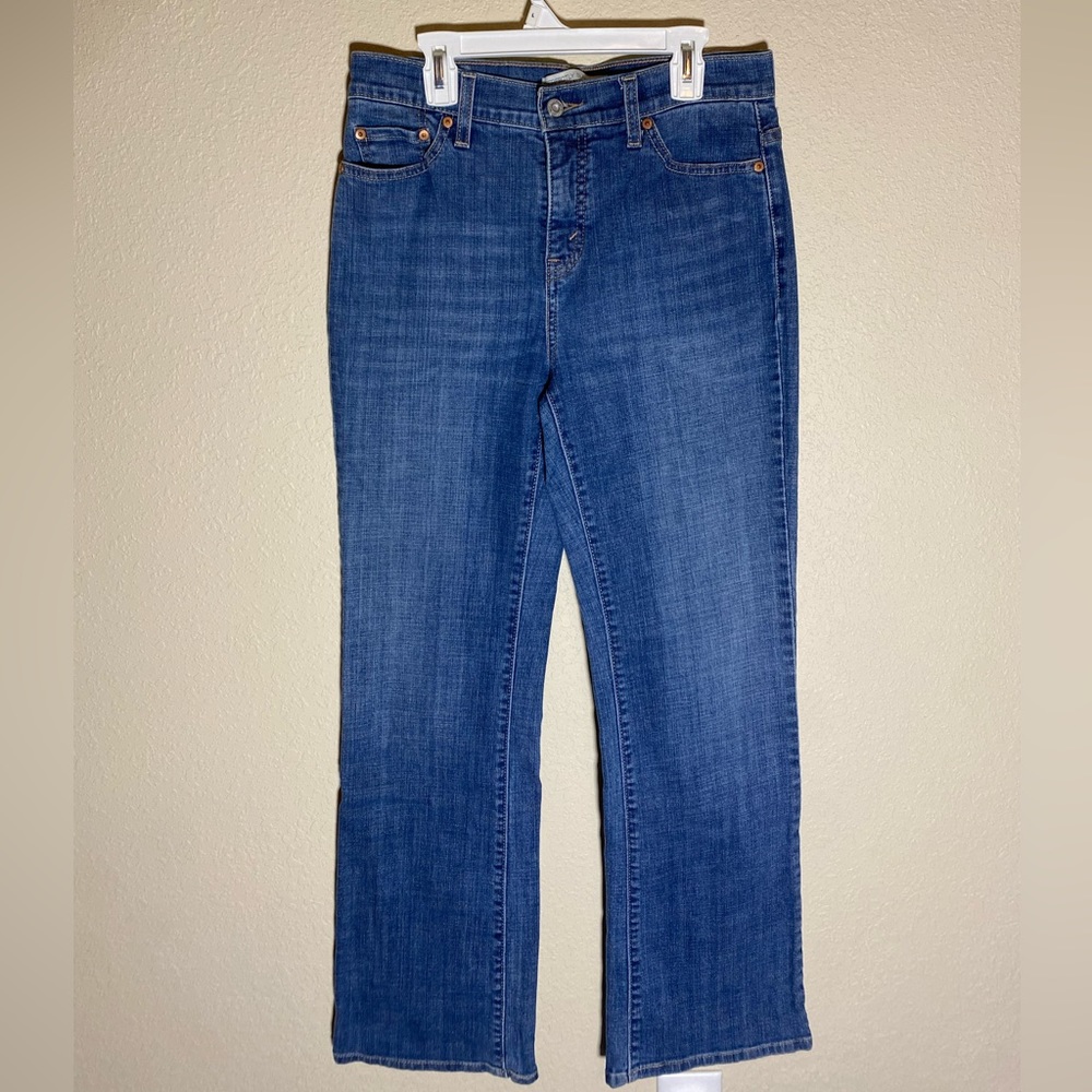 Levi's  512 women's perfectly slimming boot cut jeans, Size 8 medium